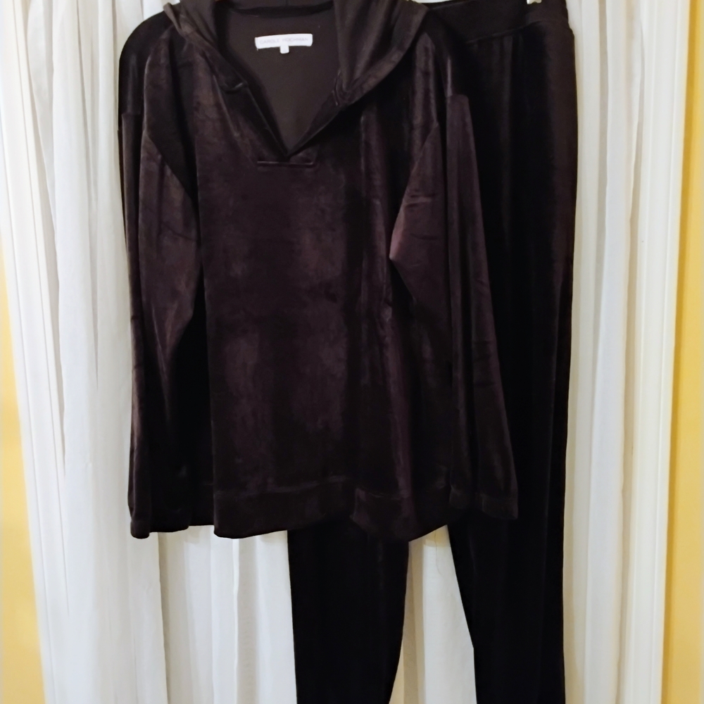 Carole Hochman Black Velvet Hooded Jogger Set